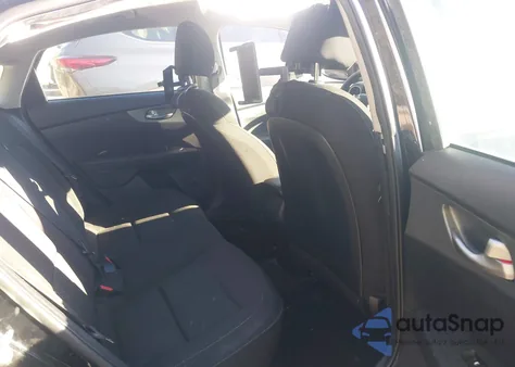 2021 Kia Forte Lxs из США, поврежденный, VIN 3KPF24AD7ME406495